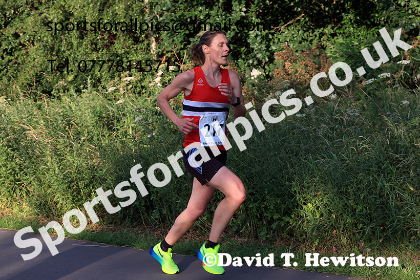 The 2025 Tynedale Pie n Peas 10k Road Race, Ovington to Low Prudhoe, Northumberland. Photo: David T. Hewitson/Sports for All Pics